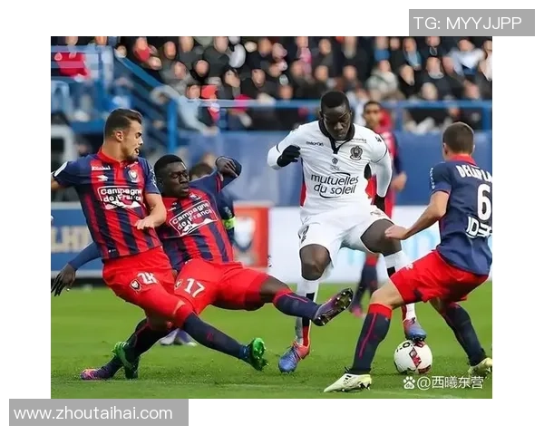 阿贾克斯与埃因霍温激战正酣比赛结果揭晓引发球迷热议